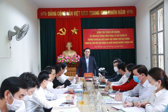 Đồng chí Bí thư Thành uỷ Trần Lưu Quang làm việc tại Đảng uỷ khối Doanh nghiệp