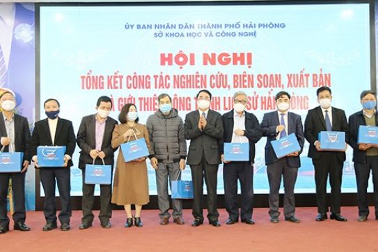 Tổng kết công tác nghiên cứu, biên soạn, xuất bản và giới thiệu công trình Lịch sử Hải Phòng.