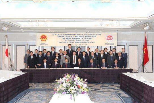 Thủ tướng đối thoại với 17 lãnh đạo công nghệ hàng đầu Nhật Bản