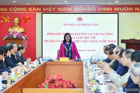 Ban Dân vận Trung ương làm việc với Đoàn Trưởng Cơ quan đại diện về công tác vận động người Việt Nam ở nước ngoài trong tình hình mới