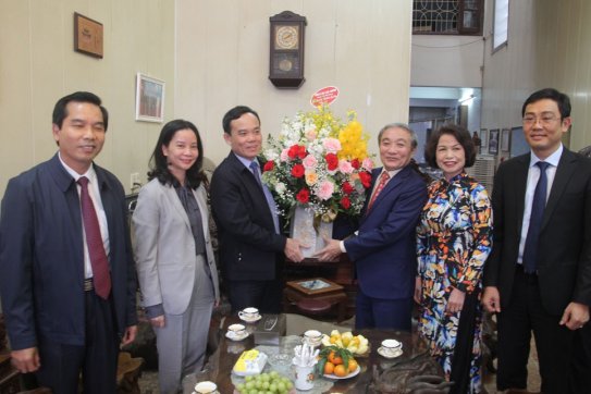 Bí thư Thành ủy thăm, chúc mừng Nhà giáo nhân dịp kỷ niệm 39 năm Ngày nhà giáo Việt Nam (20/11/1982 - 20/11/2021)