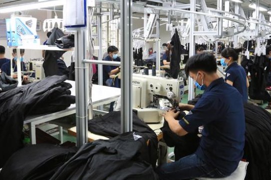 Doanh nghiệp dệt may tăng tốc với đơn hàng cuối năm