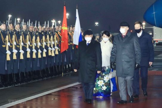 越南国家主席阮春福抵达莫斯科 开始对俄罗斯进行正式访问