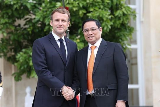 PM Pham Minh Chinh meets French President