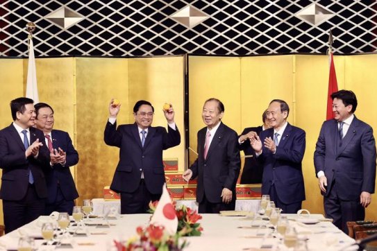 Thủ tướng Phạm Minh Chính tiếp cựu Thủ tướng Nhật Bản Suga Yoshihide, dự lễ xuất quýt Unshu sang Việt Nam