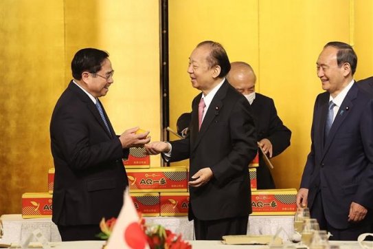 Thủ tướng Phạm Minh Chính tiếp cựu Thủ tướng Nhật Bản Suga Yoshihide
