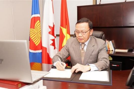Vietnamese education ministry, British Columbia seal cooperation deal