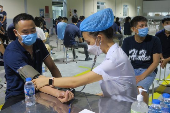 Tiêm vắc xin phòng COVID-19 liều bổ sung và nhắc lại cho người lao động tại các khu cụm công nghiệp