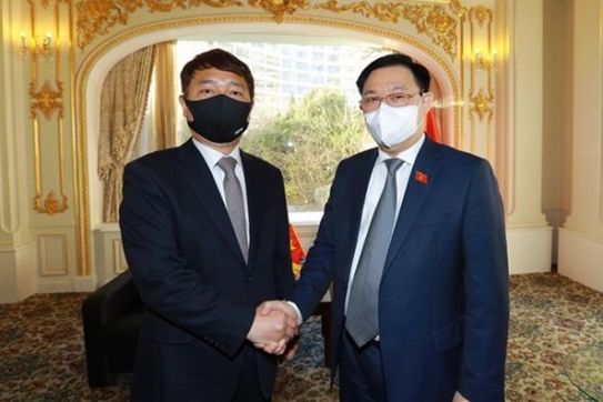 NA Chairman receives RoK lawmaker in Seoul