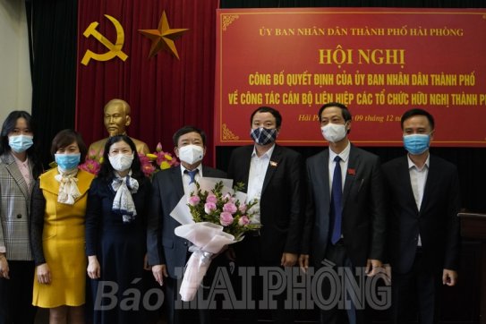 Nhân sự mới: Đồng chí Vũ Văn Trà được điều động sang công tác tại Liên hiệp các tổ chức hữu nghị thành phố