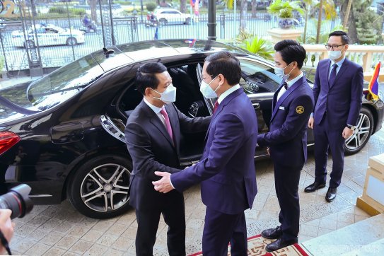 Bộ trưởng Ngoại giao Bùi Thanh Sơn đón, đồng chủ trì tham vấn chính trị với Bộ trưởng Ngoại giao Lào Saleumxay Kommasith