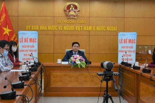 Gần 300 giáo viên kiều bào được tập huấn giảng dạy tiếng Việt năm 2021