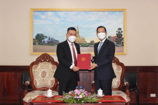 Thứ trưởng Ngoại giao Lào tiếp Tổng Lãnh sự Việt Nam tại Paksé đến chào xã giao và trình Thư ủy nhiệm