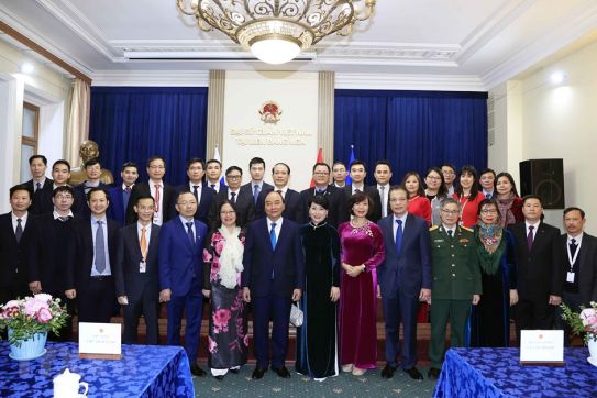 Chủ tịch nước gặp mặt cán bộ, nhân viên Đại sứ quán Việt Nam tại Nga