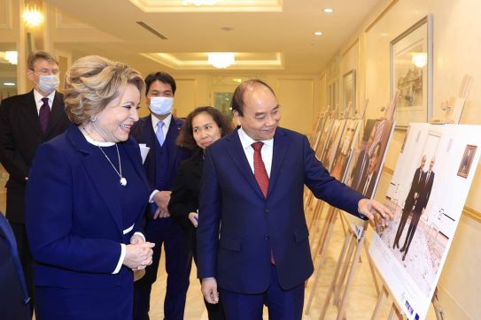 VNA, TASS hold photo exhibition on two-decade Vietnam-Russia strategic partnership