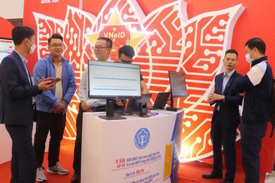 Thực hiện các chính sách về bảo hiểm trên môi trường số