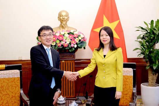 Trợ lý Bộ trưởng Ngoại giao Nguyễn Minh Hằng tiếp Cố vấn đặc biệt Bộ trưởng Bộ Kinh tế, công nghiệp và thương mại Nhật Bản