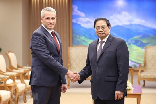 越南政府总理范明政会见白俄罗斯新任驻越南大使乌拉吉米尔·巴拉维库