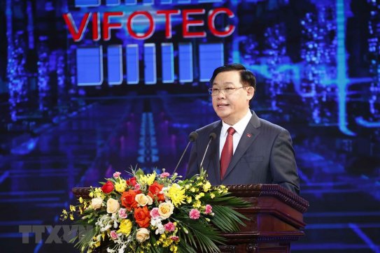 Phát triển khoa học và công nghệ là sự nghiệp của toàn Đảng, toàn dân