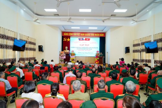 Gặp mặt kỷ niệm 73 năm ngày truyền thống quân tình nguyện và chuyên gia Việt Nam tại Lào