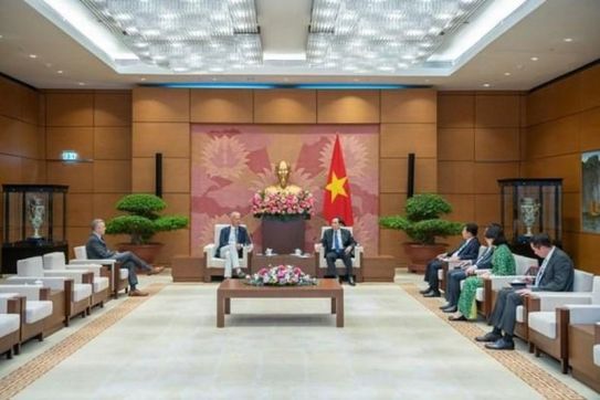 越南国会常务副主席陈青敏会见比利时参议院第一副议长安德里斯·格雷弗罗伊