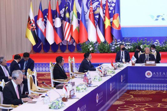 越南政府总理：东盟愿为东亚峰会成员国寻找安全挑战解决方案充当“可靠斡旋者”角色