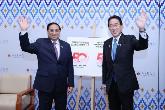 越南政府总理范明正会见日本首相岸田文雄