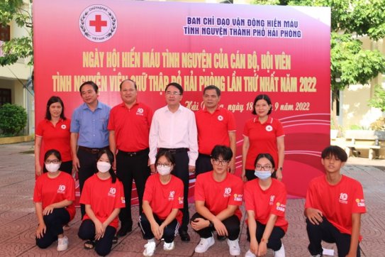 Hàng trăm cán bộ, hội viên, tình nguyện viên chữ thập đỏ thành phố tham gia Ngày hội hiến máu tình nguyện
