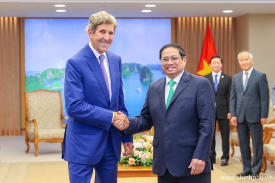 越南政府总理范明政会见美国总统气候特使约翰·克里