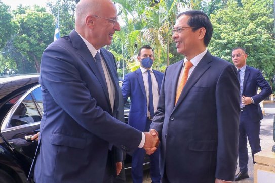 Bộ trưởng Ngoại giao Bùi Thanh Sơn đón, hội đàm với Bộ trưởng Ngoại giao Hy Lạp