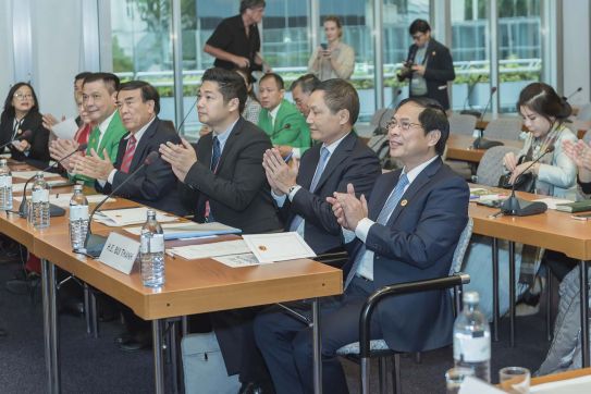 Bộ trưởng Ngoại giao Bùi Thanh Sơn đề nghị doanh nghiệp Việt-Áo tăng cường tìm kiếm cơ hội hợp tác thực chất, hiệu quả