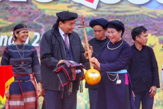 Chủ tịch nước Nguyễn Xuân Phúc dự Ngày hội Sắc Xuân trên mọi miền Tổ quốc