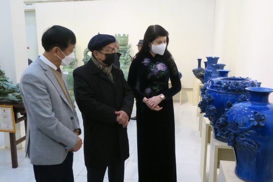 Khai mạc triển lãm “Gốm nghệ thuật” và Lễ ra mắt sách “Tiếng đất gọi bàn tay” của Nghệ nhân ưu tú Phạm Văn Tuyên