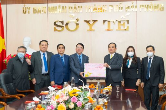 Secretary of the City Party Committee Tran Luu Quang visited and wished Tet to a number of departments and units in the city 