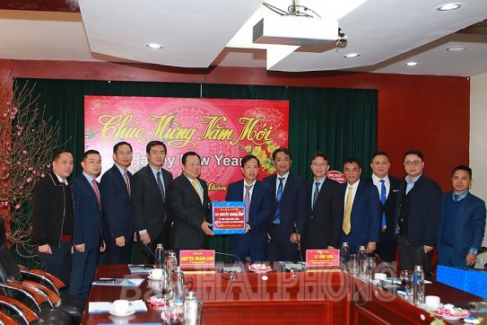 Đồng chí Nguyễn Hoàng Anh, Chủ tịch Ủy ban Quản lý vốn Nhà nước tại doanh nghiệp thăm, chúc Tết cán bộ, công nhân viên Cảng Hải Phòng