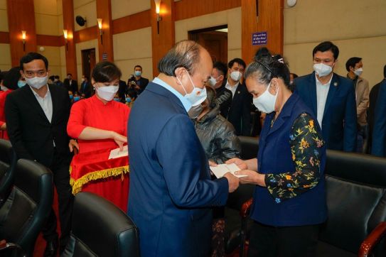State President Nguyen Xuan Phuc visited and offered Tet presents at Hai Phong City 