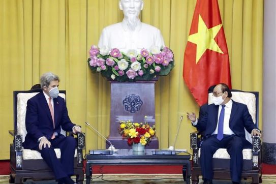 President Phuc receives US Special Presidential Envoy for Climate
