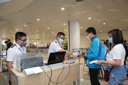 Phó Thủ tướng: Tạo điều kiện để công dân Việt Nam nhập cảnh về nước