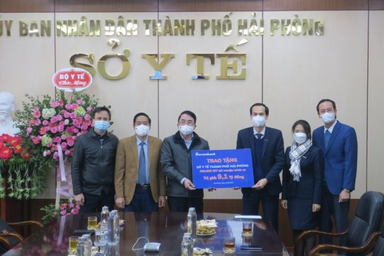 Sacombank donated 200,000 rapid test kits for the prevention and control of COVID-19 epidemic 