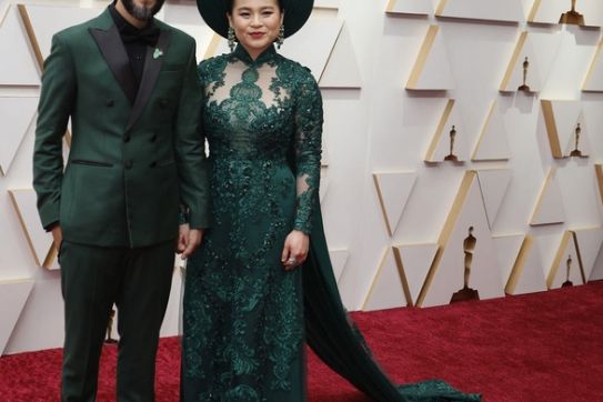 Lần đầu tiên áo dài Việt Nam xuất hiện trên thảm đỏ Oscar