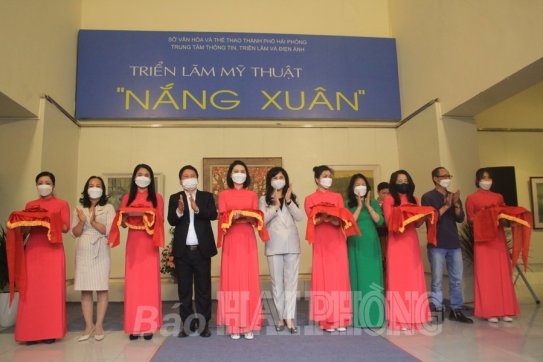 Trưng bày 76 tác phẩm “Nắng Xuân 2022”
