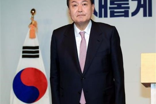 President Nguyen Xuan Phuc congratulates RoK President-elect