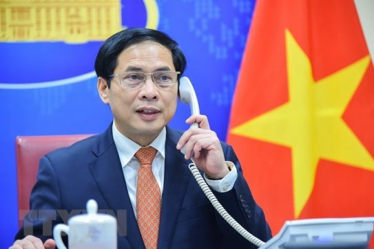 Bộ trưởng Ngoại giao Bùi Thanh Sơn điện đàm với người đồng cấp Canada