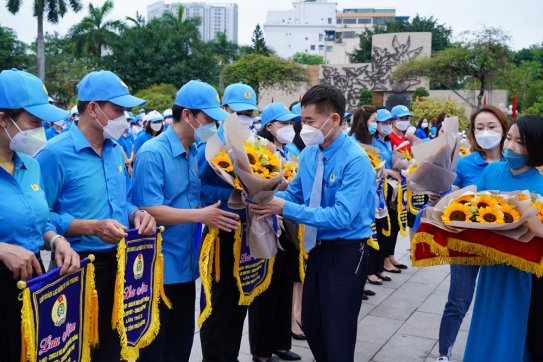 Gần 2.000 công nhân viên chức lao động thành phố tham gia Phát động Tháng Công nhân năm 2022