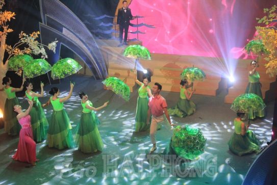 Đông đảo công chúng thành phố thưởng thức chương trình nghệ thuật “Hải Phòng - Dấu ấn và niềm tin”