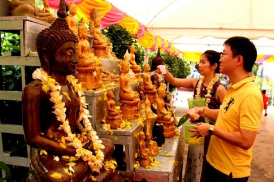 Tổng Bí thư Nguyễn Phú Trọng chúc mừng Tết cổ truyền của Lào và Campuchia