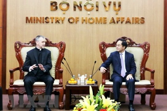 Thứ trưởng Vũ Chiến Thắng tiếp Thứ trưởng Ngoại giao Tòa thánh Vatican