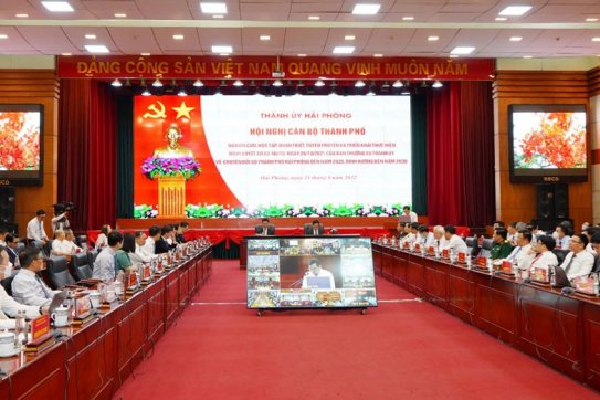 Ký kết Biên bản ghi nhớ về phối hợp thúc đẩy chuyển đổi số giai đoạn 2022 - 2025 giữa Bộ Thông tin và Truyền thông và UBND thành phố