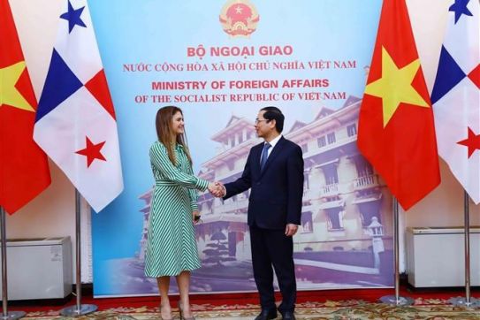 越南与巴拿马两国外交部长举行会谈