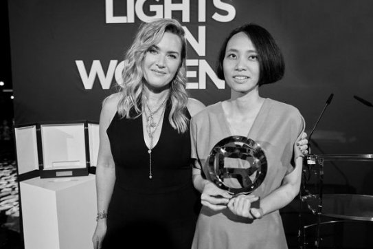 Nữ đạo diễn người Việt thắng giải truyền cảm hứng tại LHP Cannes 2022